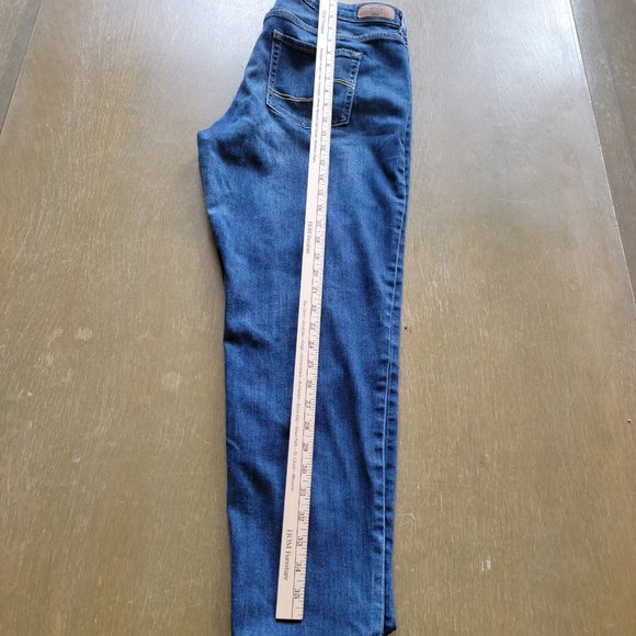 ECO FRIENDLY Levi's Signature Gold Jeans - Picture 7 of 16